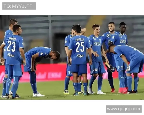 格拉芙夏普与海牙的激烈对决揭示了荷甲联赛的竞争魅力与球队实力的较量 格拉芙夏普与海牙的激烈对决揭示了荷甲联赛的竞争魅力与球队实力的较量